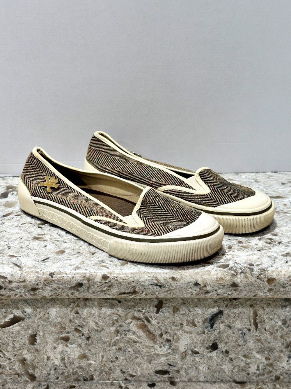 Y2K Skechers Cali Womens 9.5 Tweed Herringbone Slip On Sneakers Skull Heart Twee